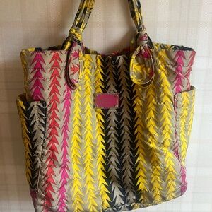 Marc Jacob’s light shoulder bag with pockets inside and out .